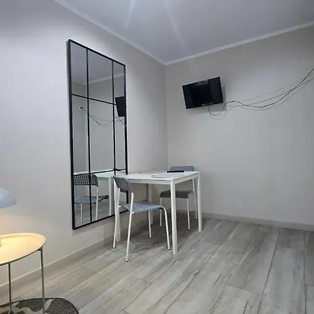 Apartment Via Volta 2025 Refresh 2 Bedroom *